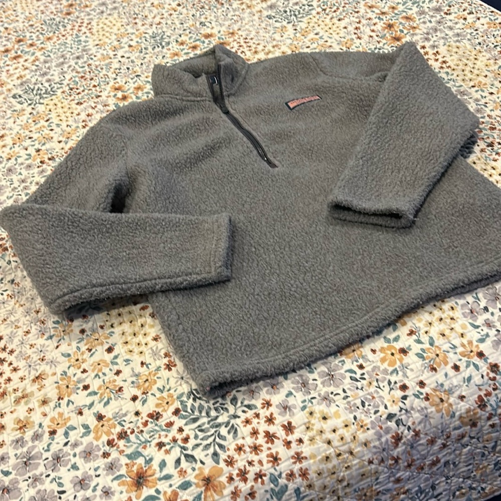 Like New Vineyard Vines fleece pullover.